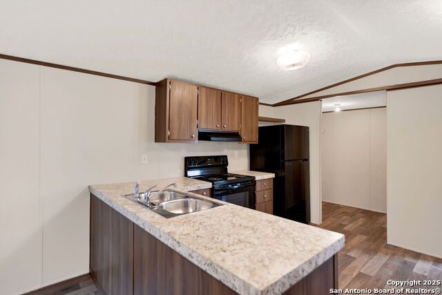 Listing photo id 13 for 888 Lobo Loop