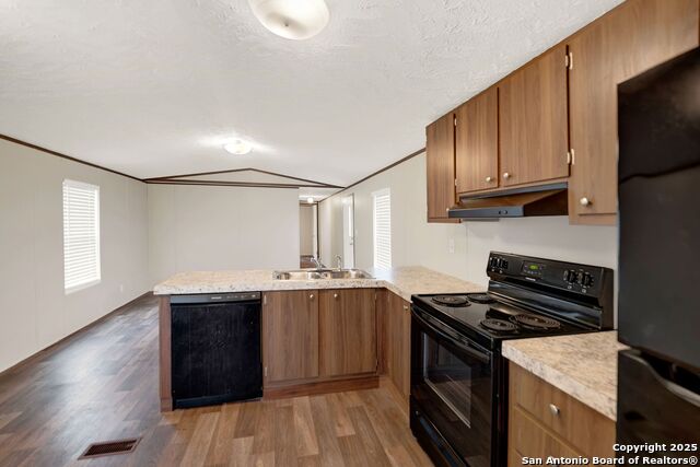 Listing photo id 15 for 888 Lobo Loop