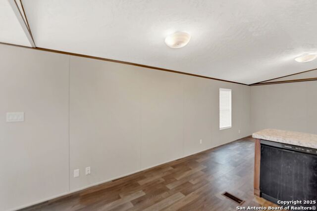 Listing photo id 16 for 888 Lobo Loop