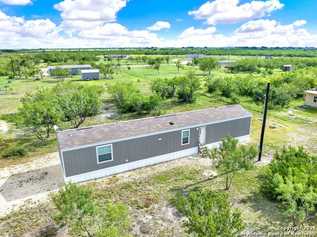Listing photo id 2 for 888 Lobo Loop