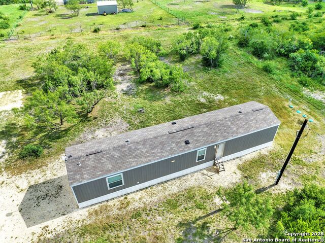 Listing photo id 3 for 888 Lobo Loop