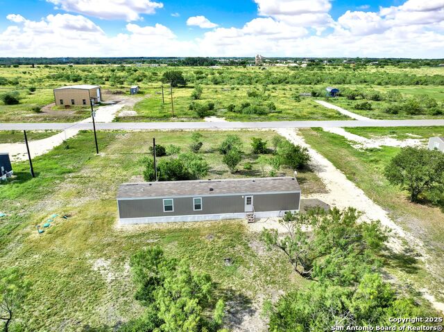 Listing photo id 4 for 888 Lobo Loop
