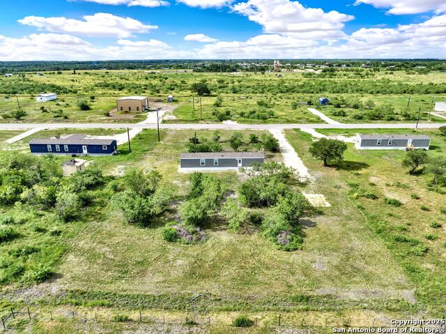 Listing photo id 5 for 888 Lobo Loop