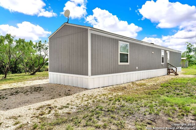 Listing photo id 6 for 888 Lobo Loop