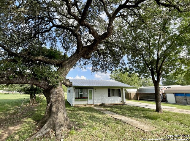 Details for 406 Hackberry, Bandera, TX 78003