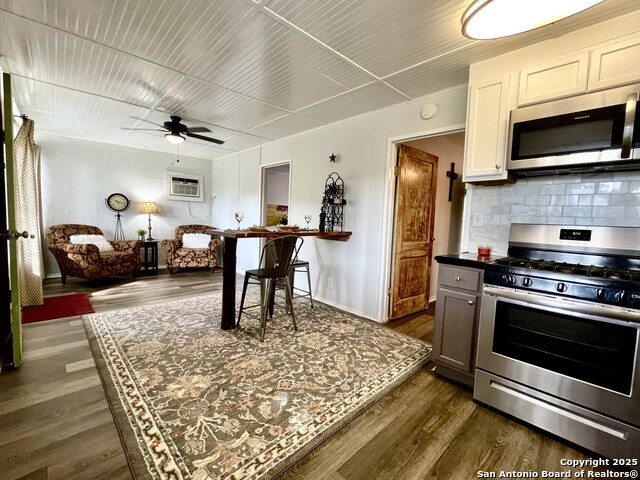 Image 14 of 35 For 406 Hackberry