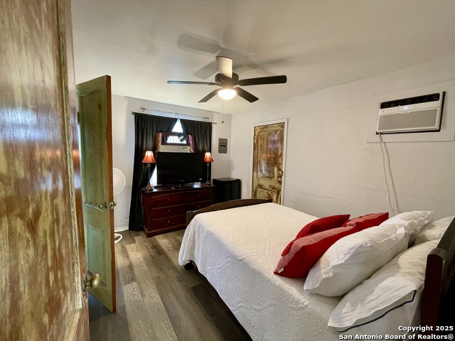 Image 17 of 35 For 406 Hackberry