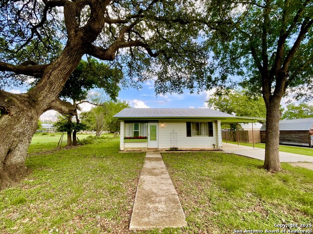 Image 2 of 35 For 406 Hackberry