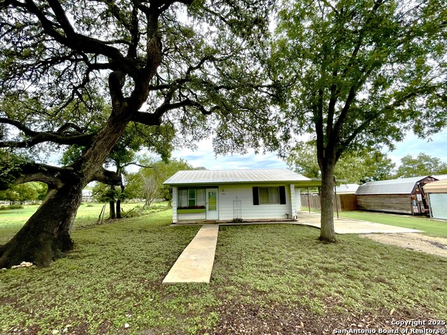 Image 26 of 35 For 406 Hackberry
