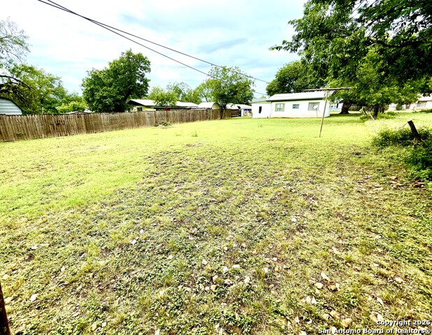 Image 28 of 35 For 406 Hackberry