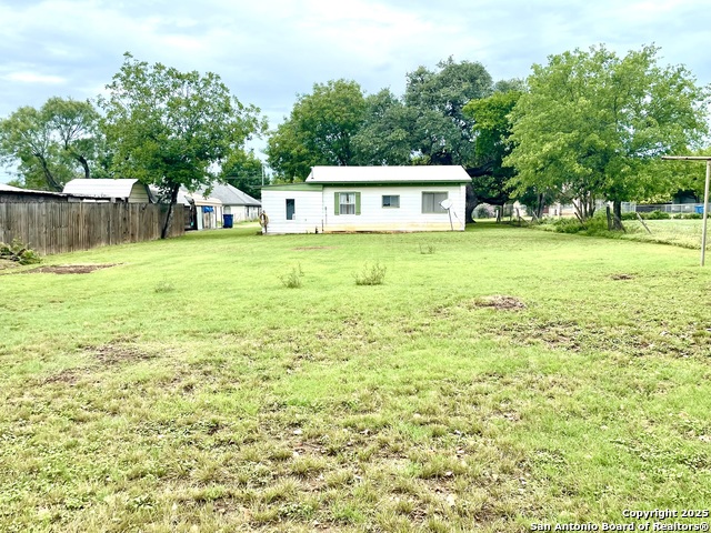 Image 29 of 35 For 406 Hackberry