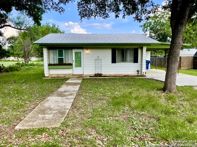 Image 3 of 35 For 406 Hackberry