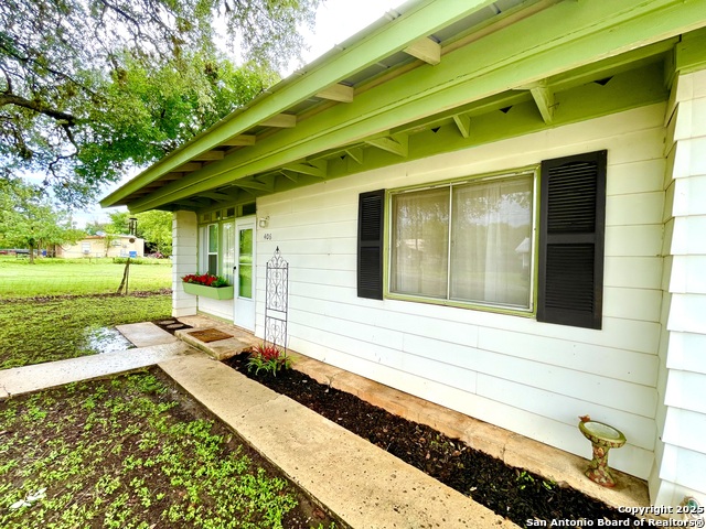 Image 32 of 35 For 406 Hackberry