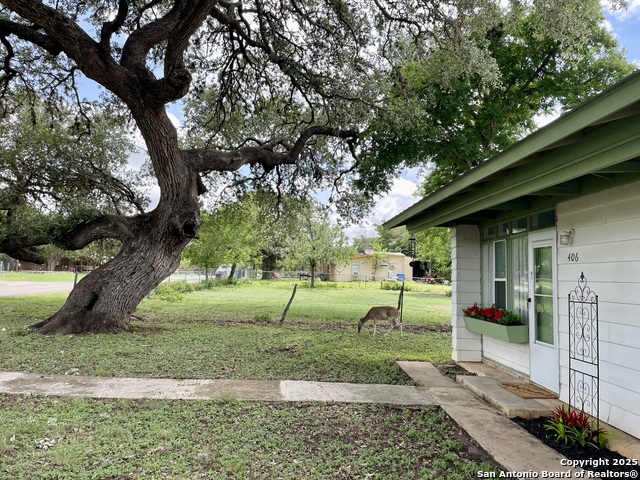 Image 4 of 35 For 406 Hackberry