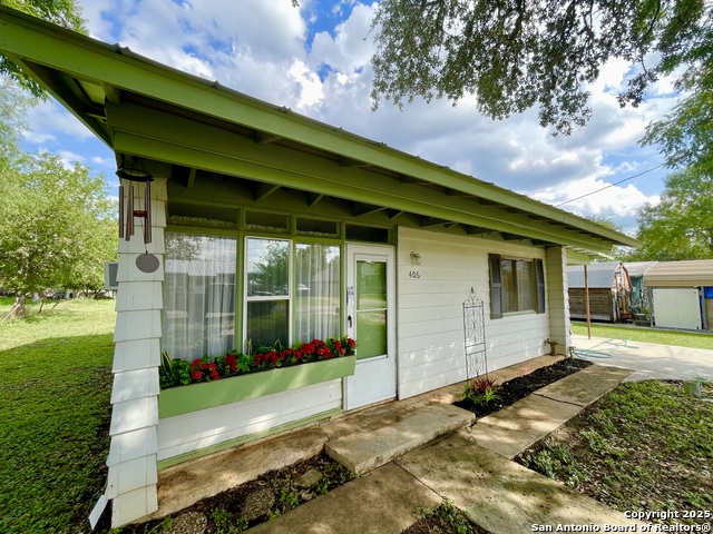 Image 5 of 35 For 406 Hackberry