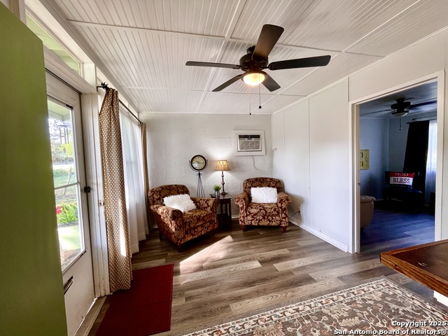 Image 8 of 35 For 406 Hackberry