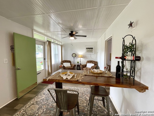 Image 9 of 35 For 406 Hackberry
