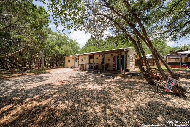 Image 4 of 34 For 496 Cedarhill Dr.