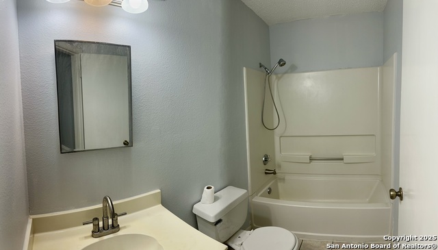 Listing photo id 9 for 9847 Kelton