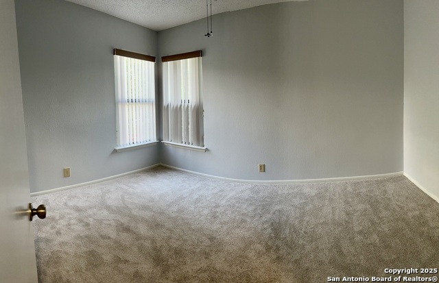 Listing photo id 10 for 9847 Kelton