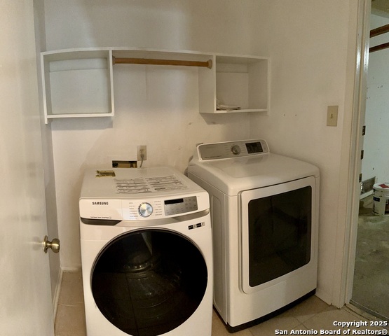 Listing photo id 11 for 9847 Kelton