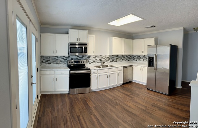 Listing photo id 2 for 9847 Kelton