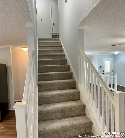 Listing photo id 4 for 9847 Kelton