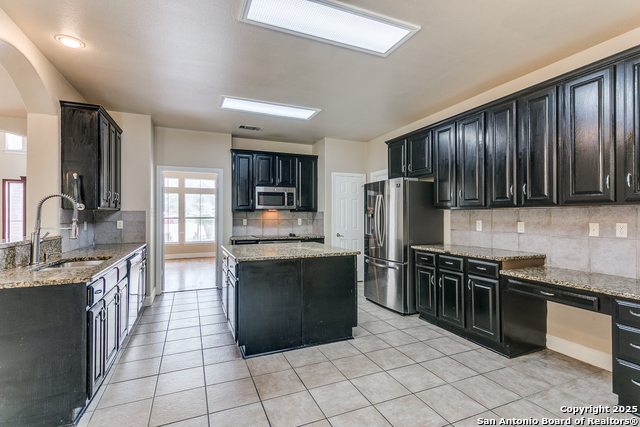 Listing photo id 9 for 13619 Mesa Point