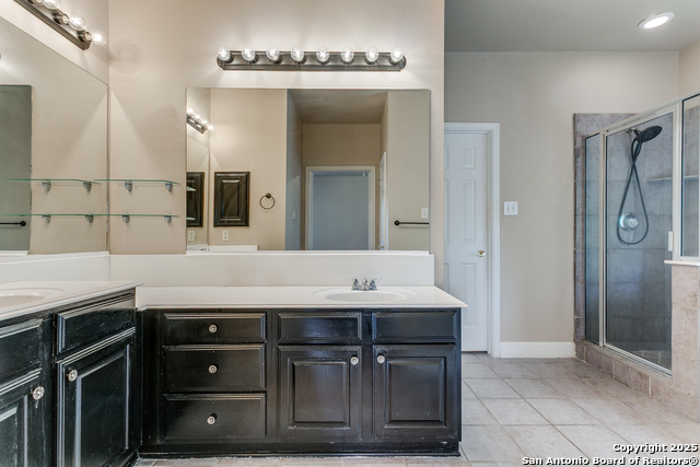 Listing photo id 13 for 13619 Mesa Point