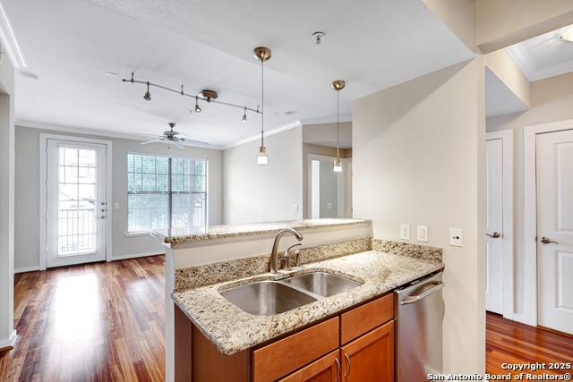 Image 10 of 30 For 7342 Oak Manor Dr  4207