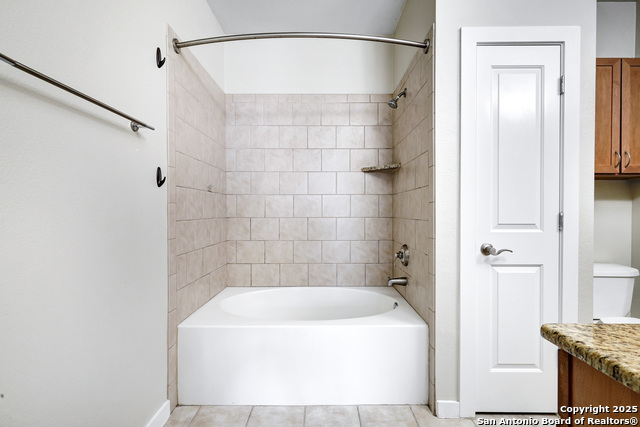 Image 18 of 30 For 7342 Oak Manor Dr  4207