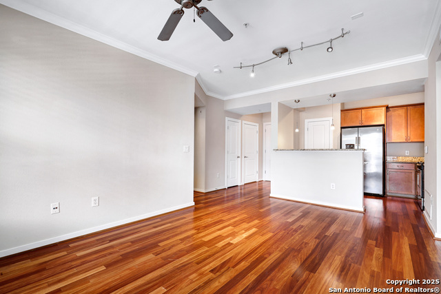 Image 6 of 30 For 7342 Oak Manor Dr  4207