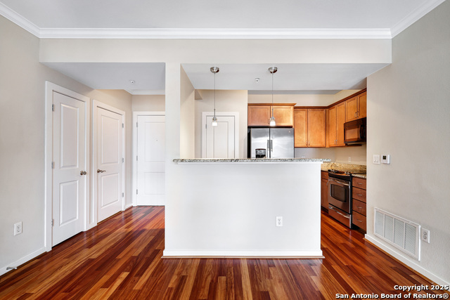 Image 7 of 30 For 7342 Oak Manor Dr  4207