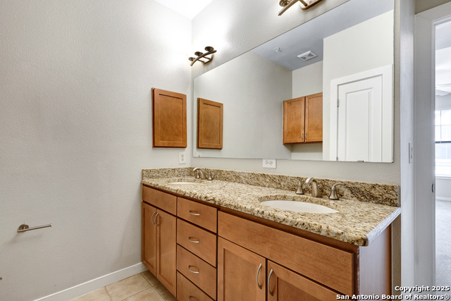 Image 18 of 31 For 7342 Oak Manor Dr  4107