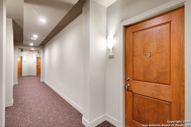 Image 2 of 31 For 7342 Oak Manor Dr  4107