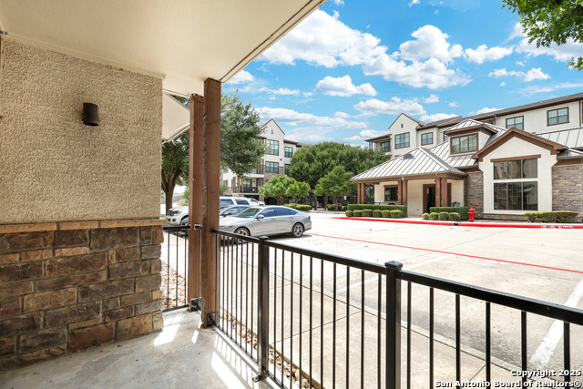Image 21 of 31 For 7342 Oak Manor Dr  4107