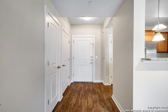Image 3 of 31 For 7342 Oak Manor Dr  4107