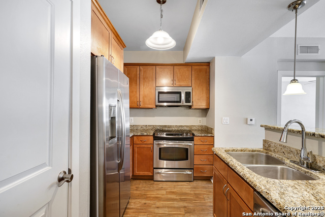 Image 8 of 31 For 7342 Oak Manor Dr  4107