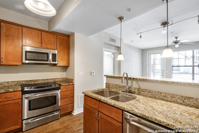Image 9 of 31 For 7342 Oak Manor Dr  4107