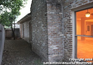 Image 3 of 25 For 6 Cottesmore Ct
