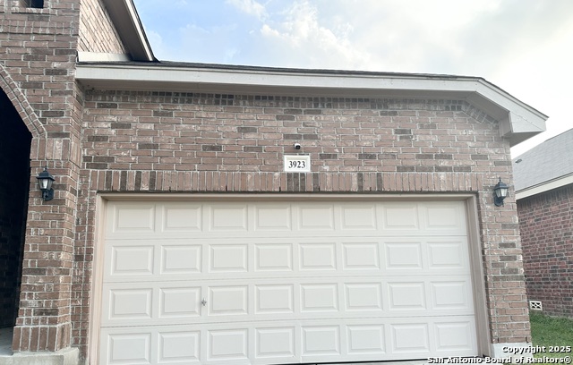 Image 3 of 4 For 3923 Grissom