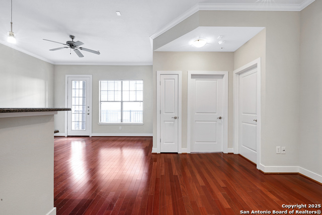 Listing photo id 1 for 7342 Oak Manor Dr 1304