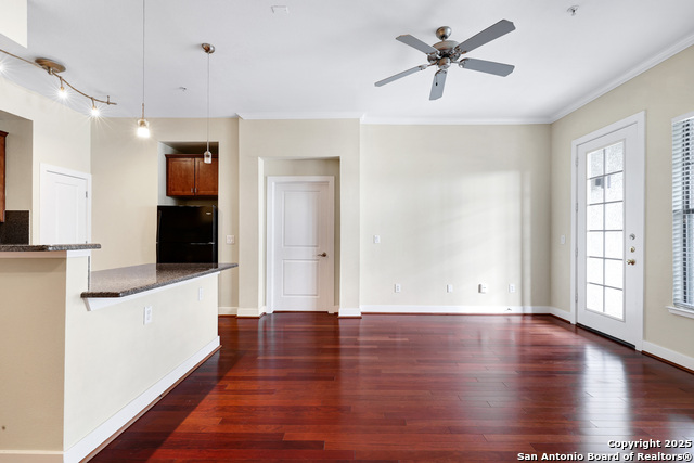Listing photo id 5 for 7342 Oak Manor Dr 1304