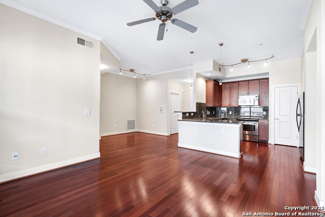 Listing photo id 6 for 7342 Oak Manor Dr 1304