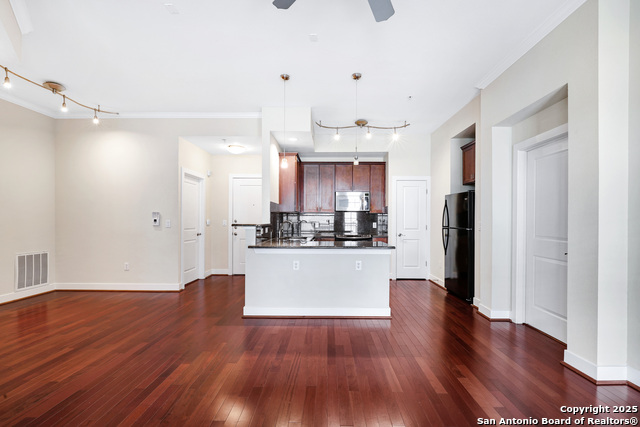 Listing photo id 7 for 7342 Oak Manor Dr 1304