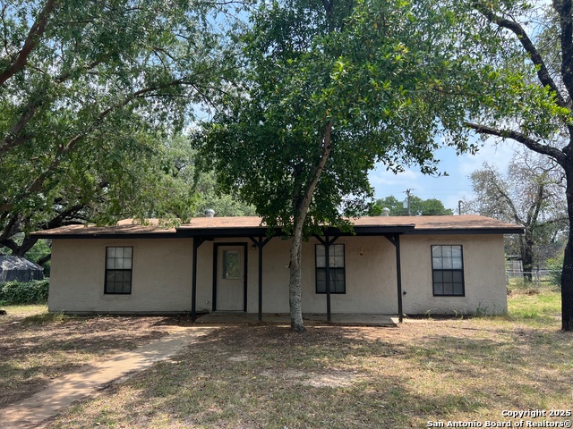 Details for 313 Fox Run  , Devine, TX 78016