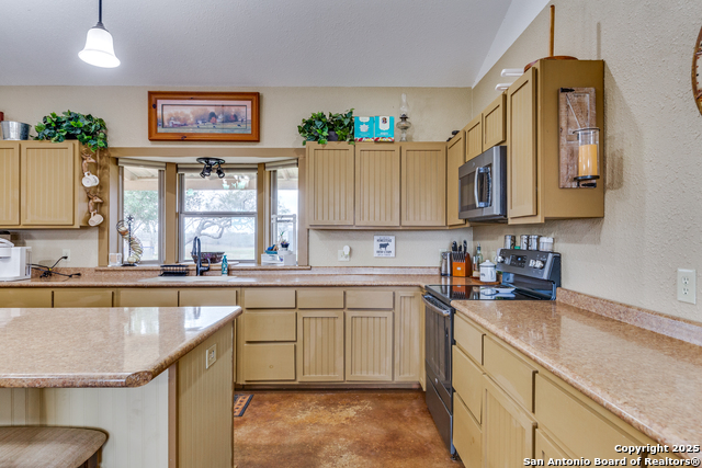 Listing photo id 8 for 2217 County Road 412