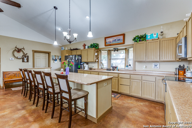Listing photo id 9 for 2217 County Road 412