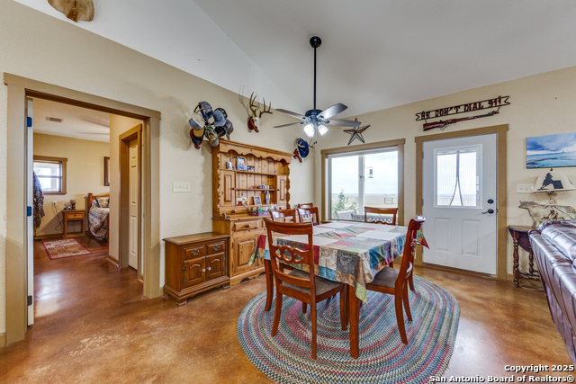Listing photo id 11 for 2217 County Road 412
