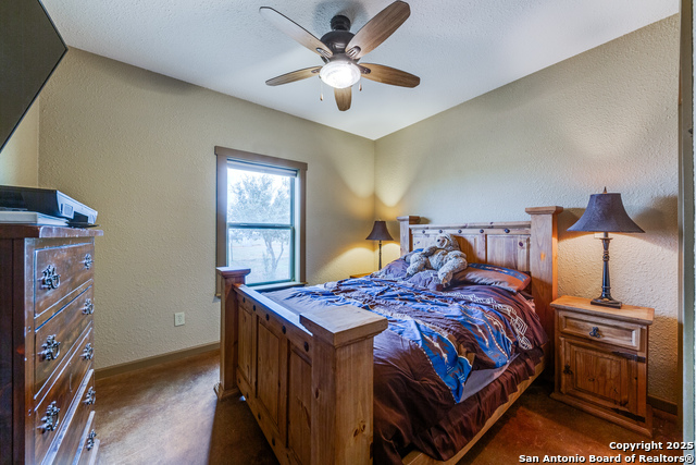Listing photo id 13 for 2217 County Road 412